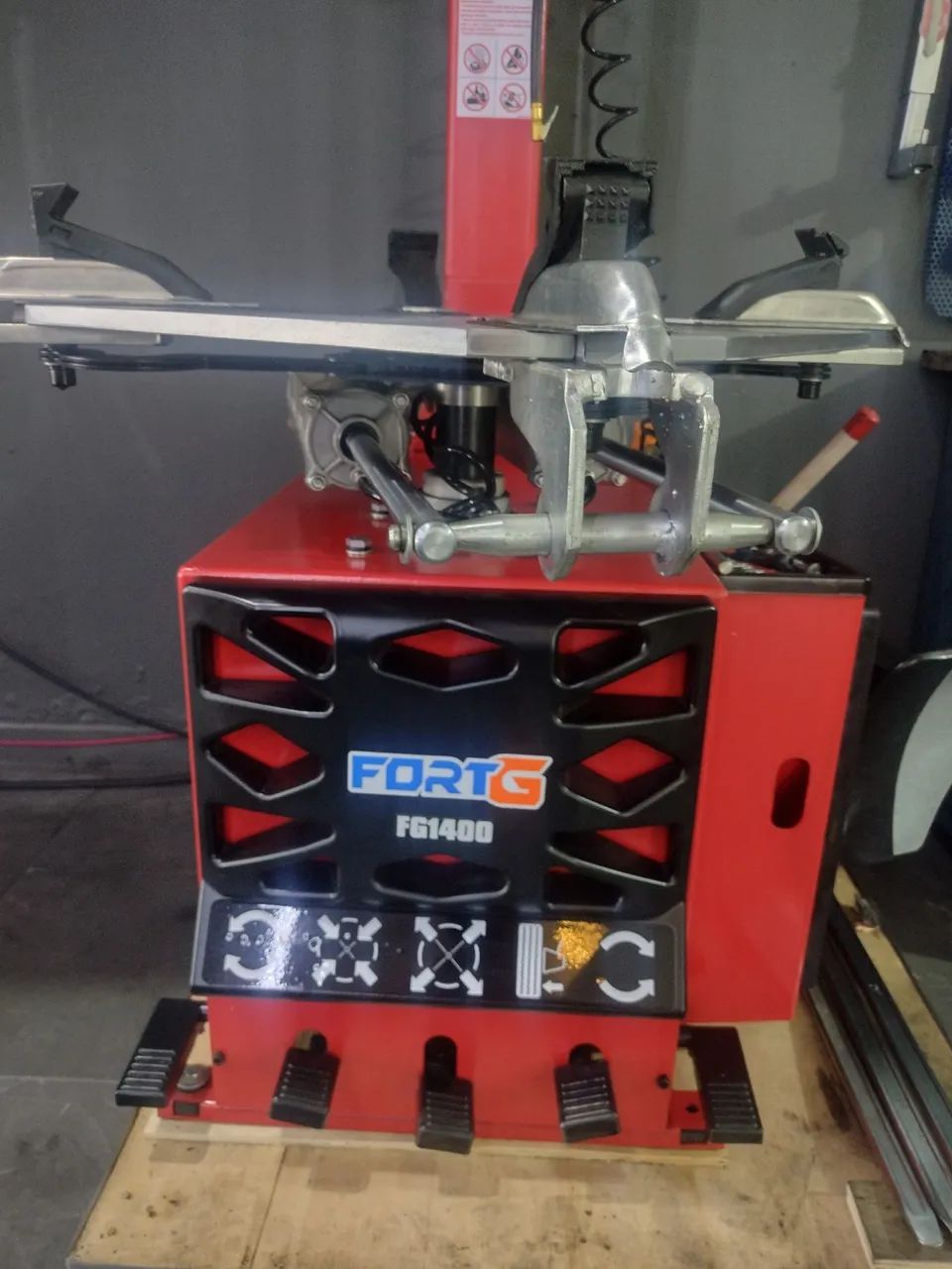 Desmontadora de pneus FG1400, 220V - Foto 5