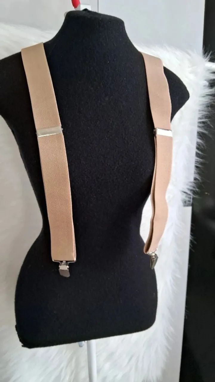 Suspensório Bege e Estilo