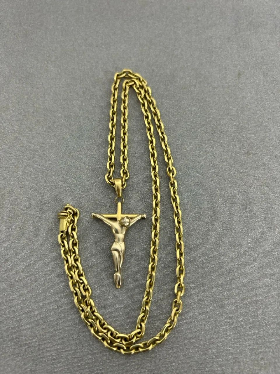 Colar Cruz Crucifixo Dourado em ouro maciço!