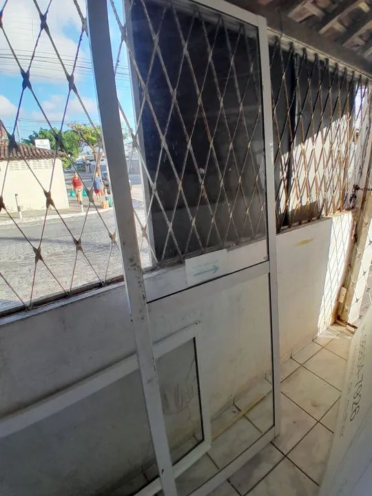 Porta de 2 folhas em alumínio e vidro