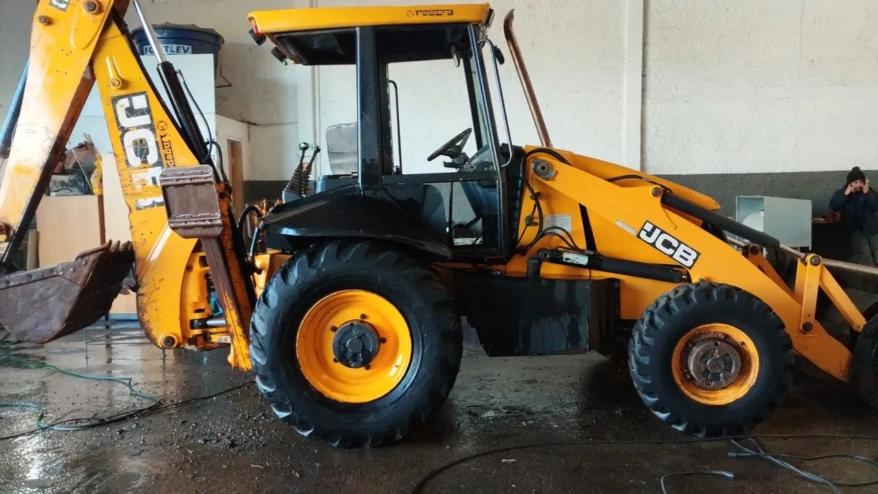 Retroescavadeira 4x4 JCB 2012 - Foto 2