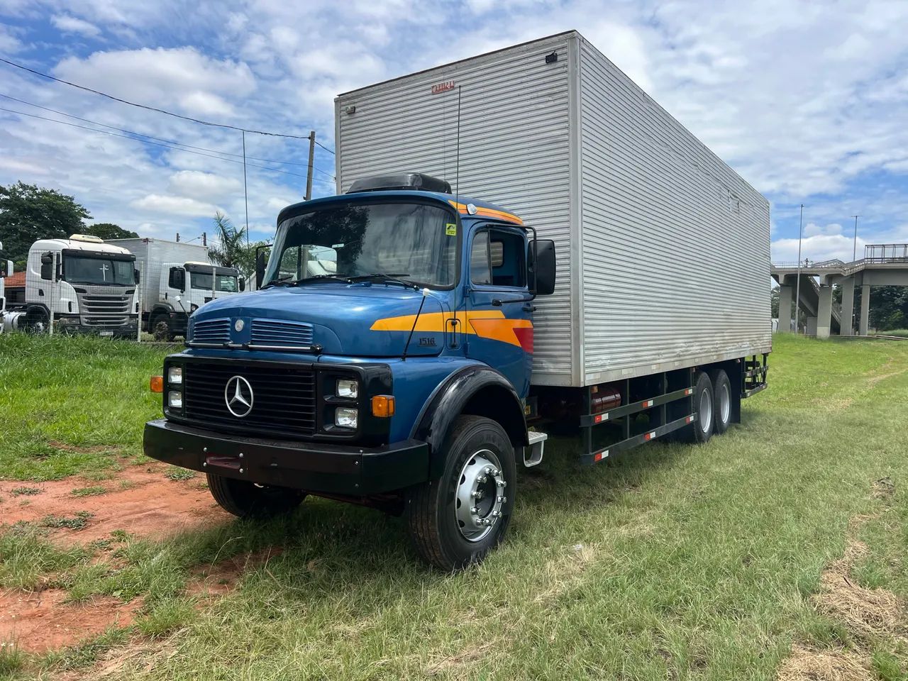 MERCEDES BENZ 1516 6X2 TRUCADO BAÚ 8.90 METROS 1976 / 1976  - Foto 3