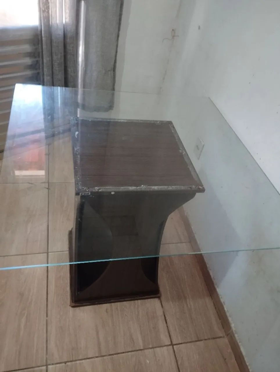 Mesa de centro em vidro e madeira - Foto 3
