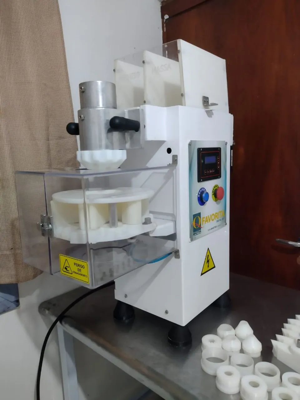 Máquina de produção de salgados Favorita