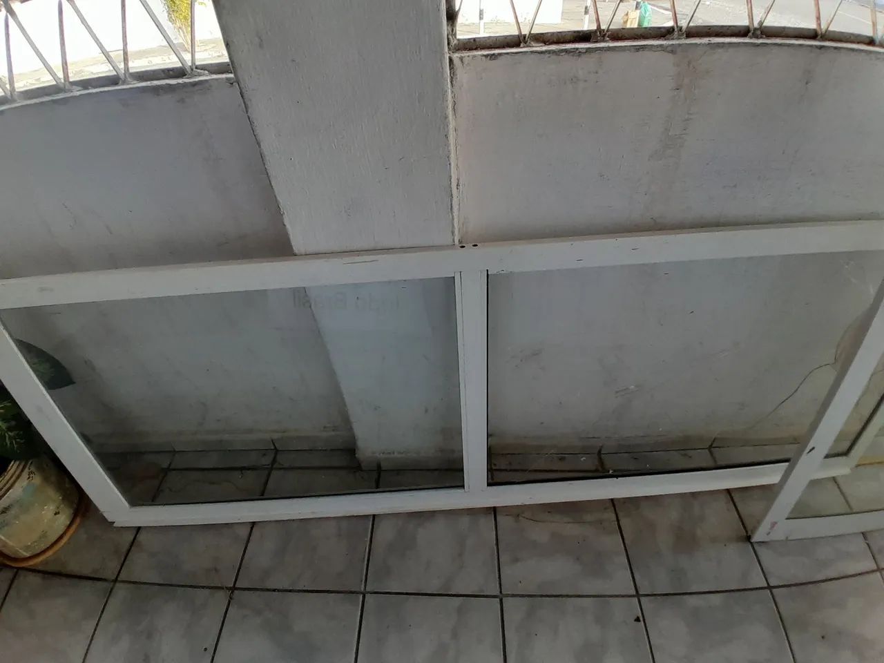 Porta de 2 folhas em alumínio e vidro - Foto 3