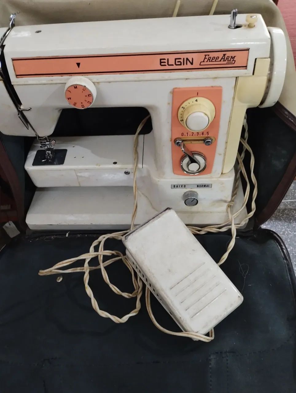 Máquina de Costura Elgin Free Arm 2000 - Antiga - Foto 6