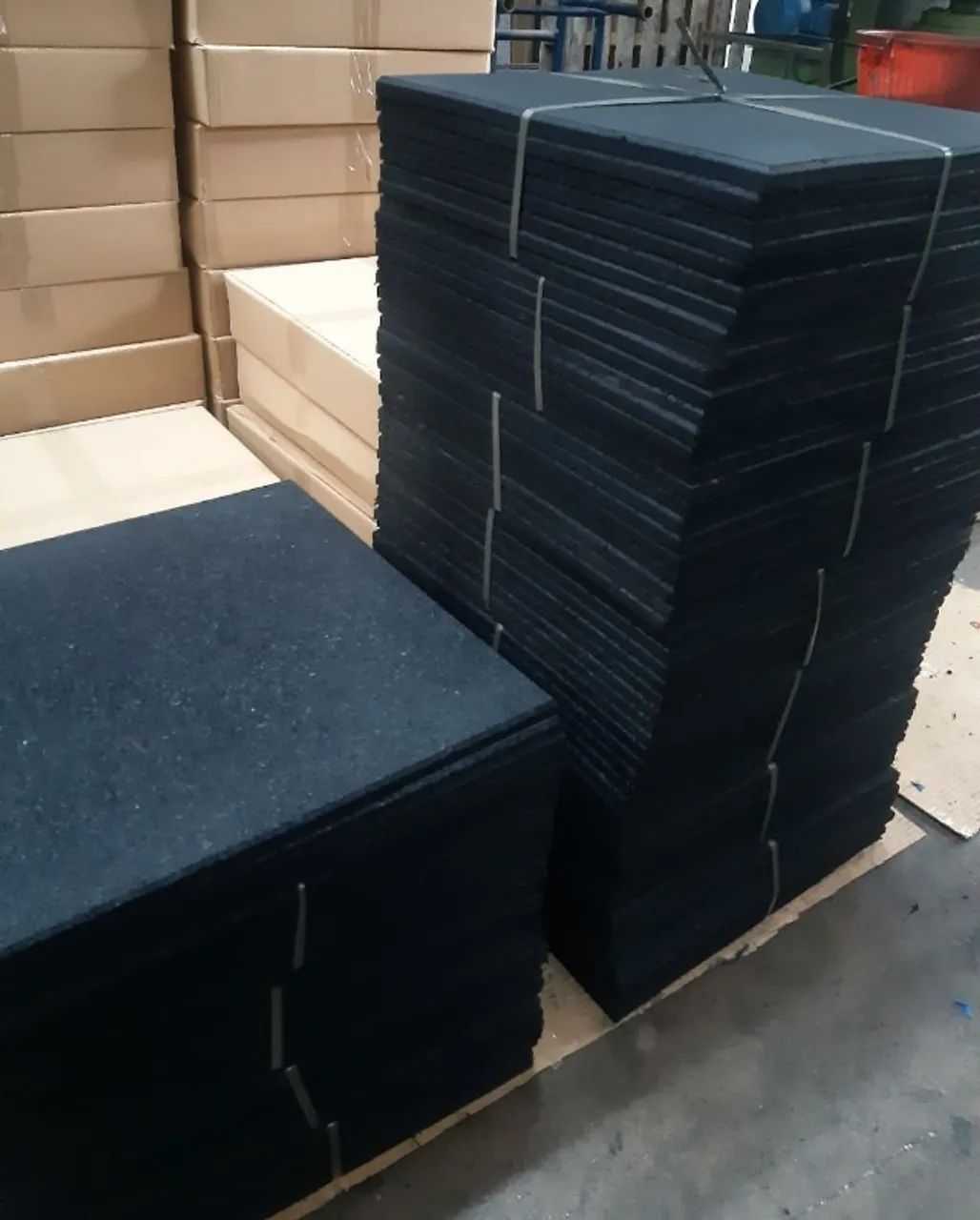 Placa emborrachada para academia 50x50cm preto 10mm  - Foto 4