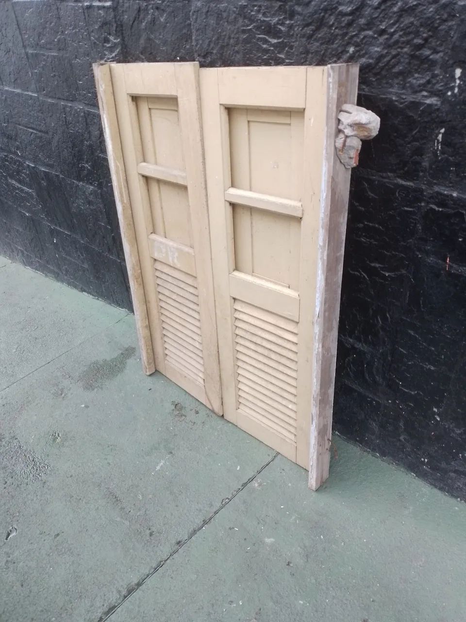 Janela muito antiga 64684590394369120