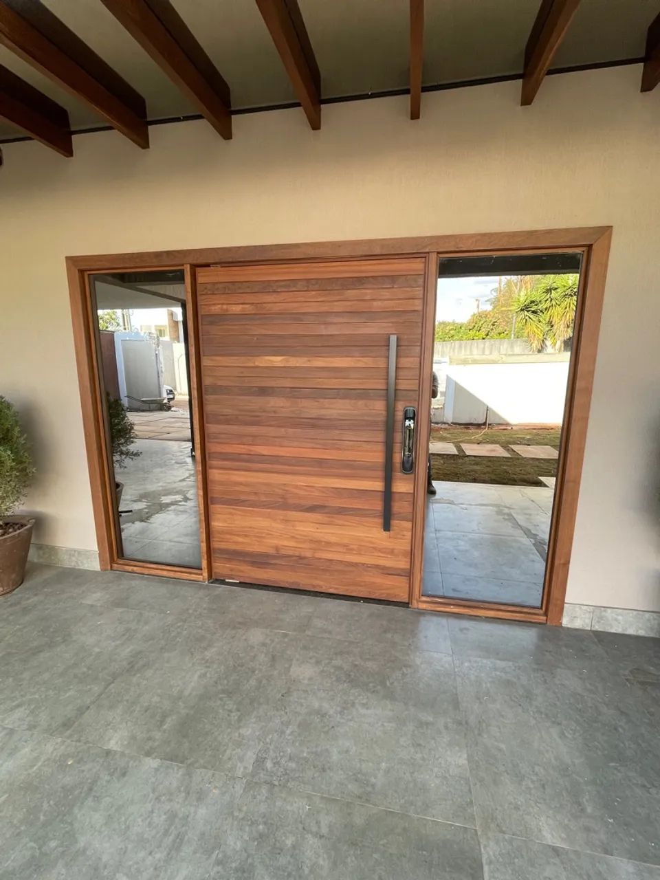 Porta em madeira maciça - Sob medida 