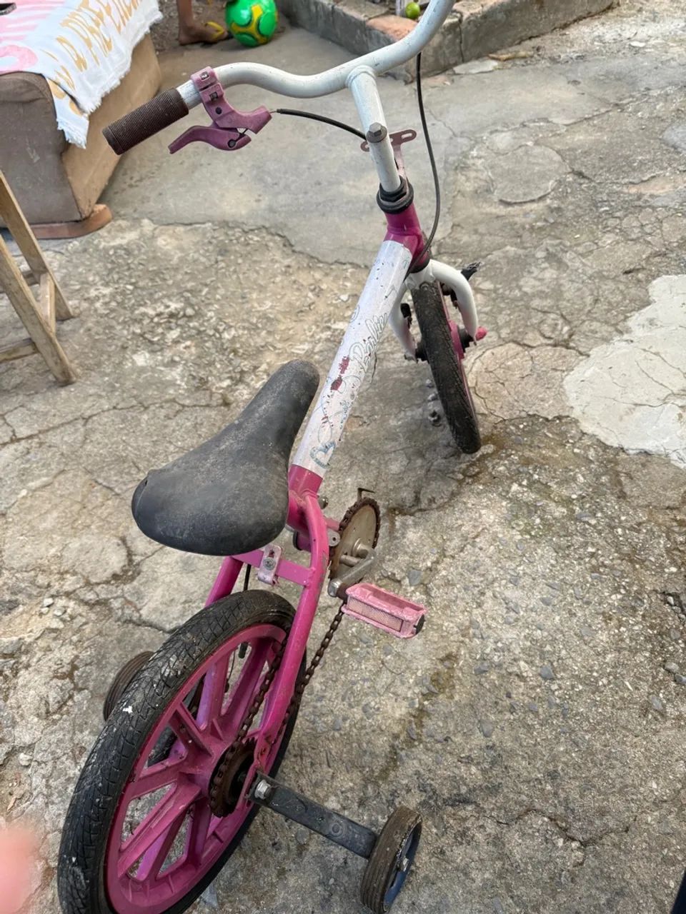 Bicicleta Infantil Caloi Barbie (TEM QUE ARRUMAR O FREIO E PINTAR) - Foto 3