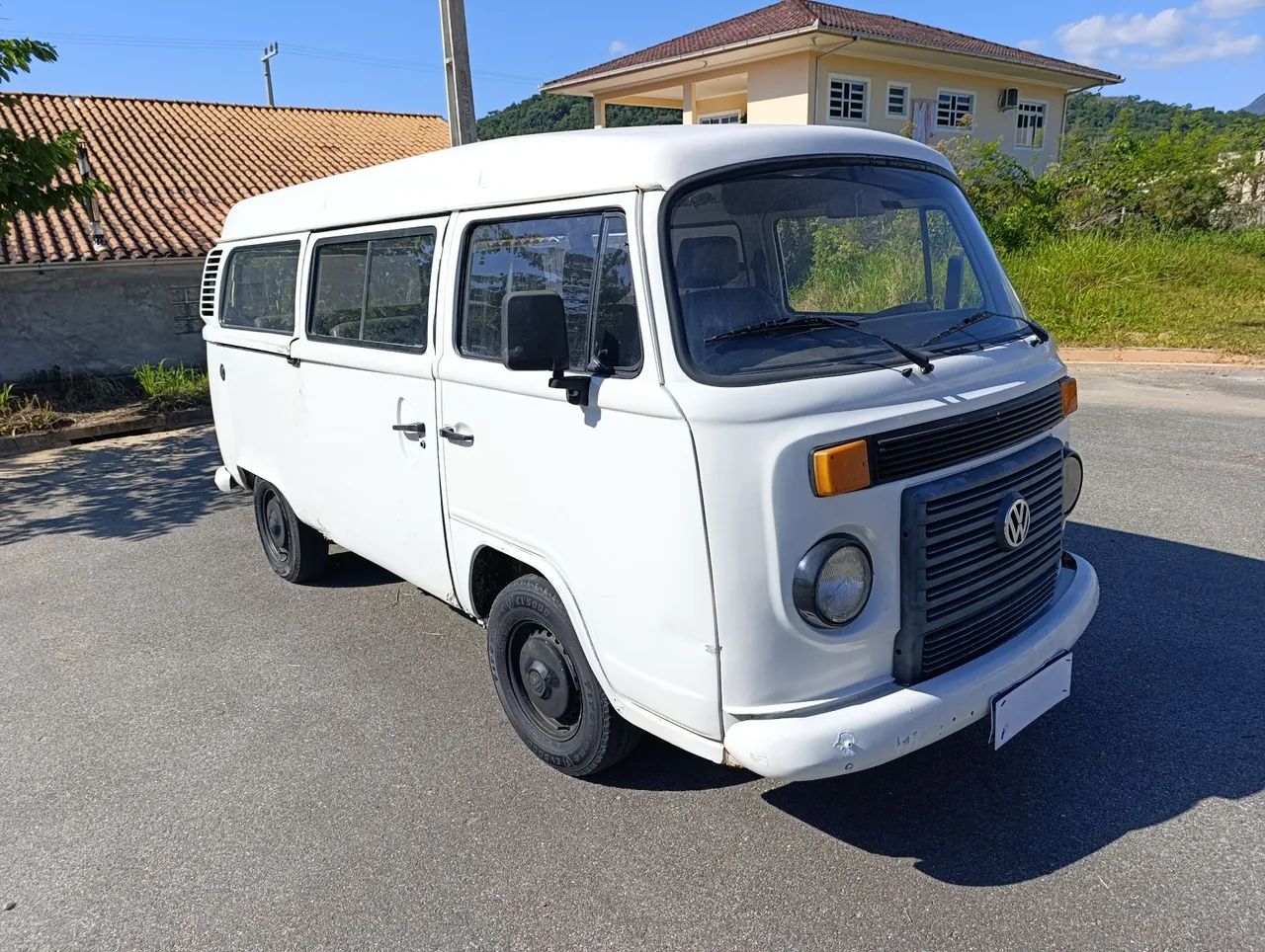 VW Kombi (Abaixo da Fipe) - 2010.