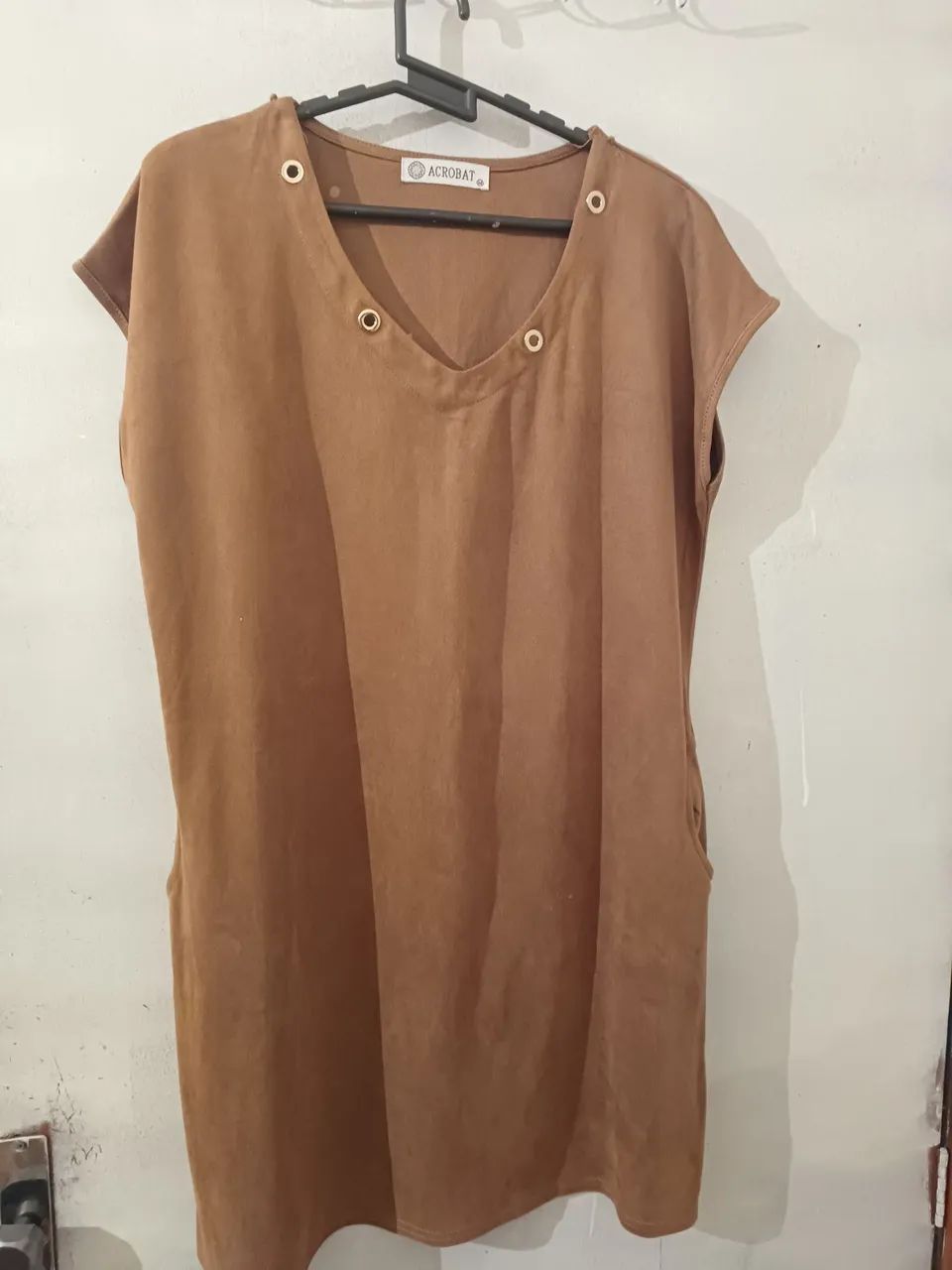 Vestido Acrobatic marrom com detalhes