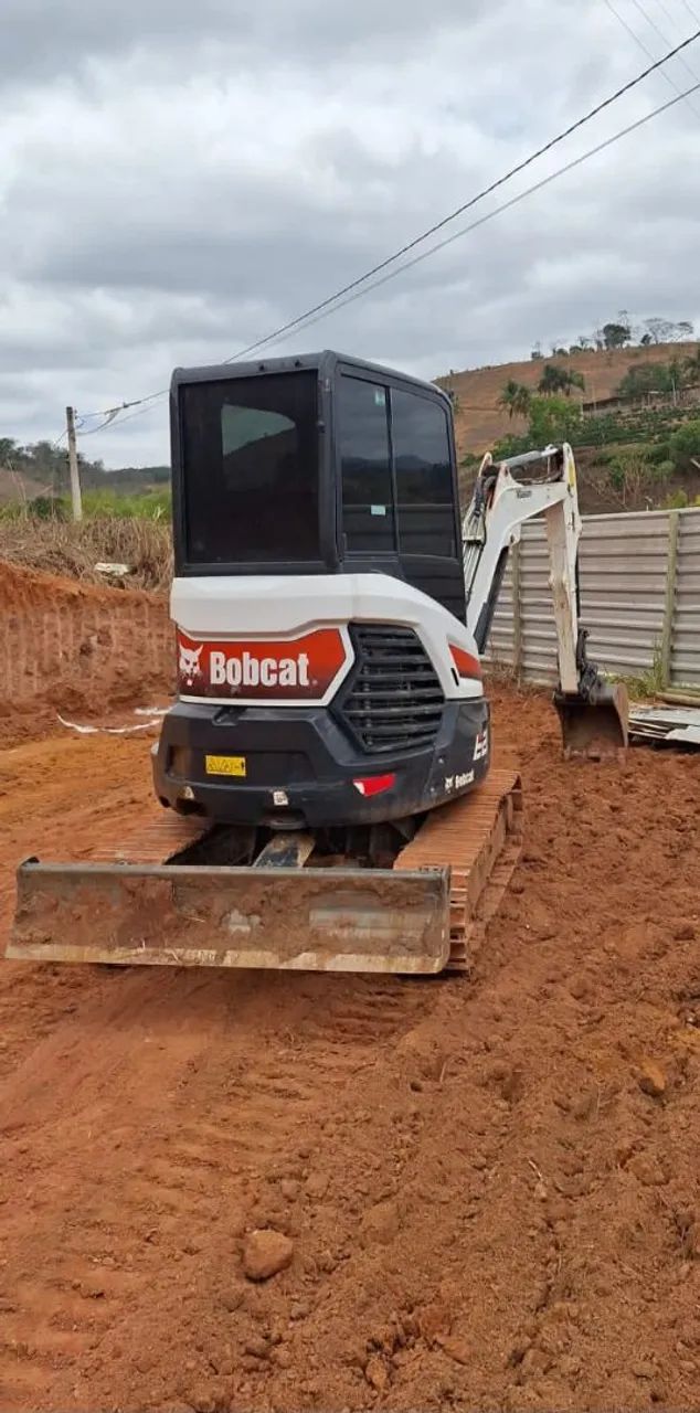 Mini escavadeira Bobcat E26 cabinada semi nova  - Foto 3