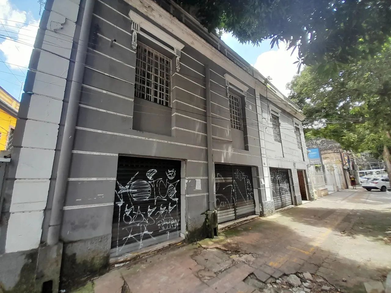 Prédio 02 Pavimento 250m² antigo "Doublê" com vitrine para a Rua J Malcher c/ Generalíssim