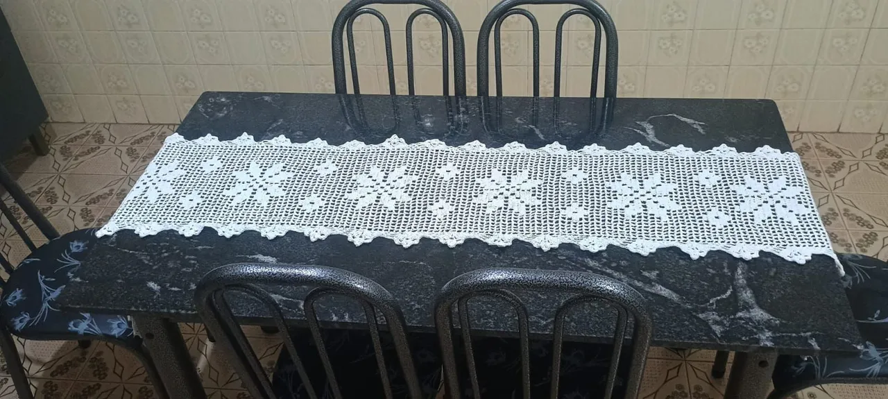Caminho / Trilho de mesa de crochê artesanal | Vintage | Floral | Cor Cru