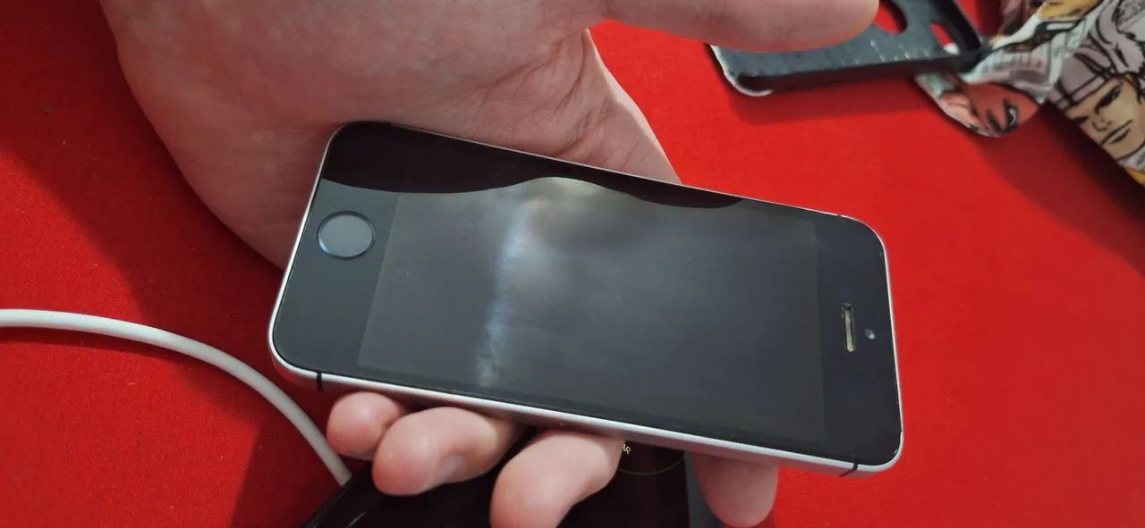 Iphone SE 2016, com um detalhe
