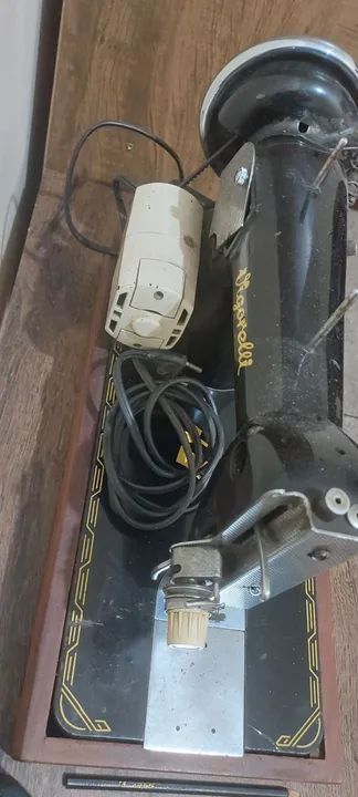 Maquina de costura semi nova completa portátil completa por apenas 400,00 p sair HOJE!!! - Foto 4