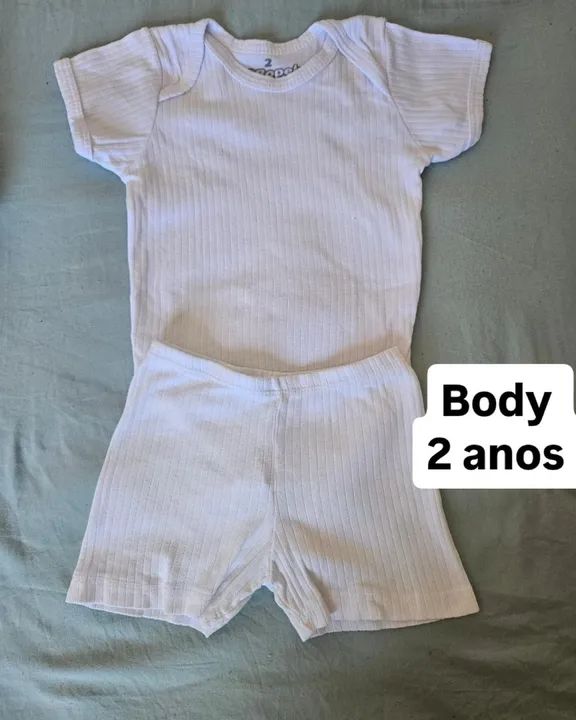 Body e Shorts , veste 1 ano tamanho 2 Anos forma pequena 