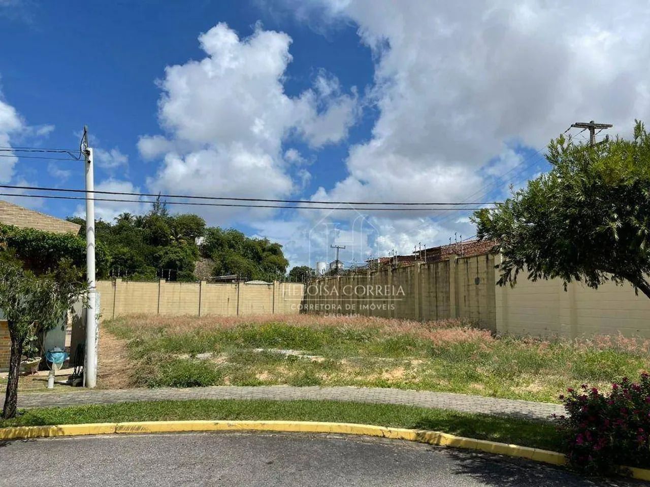 Terreno em Condomínio Fechado