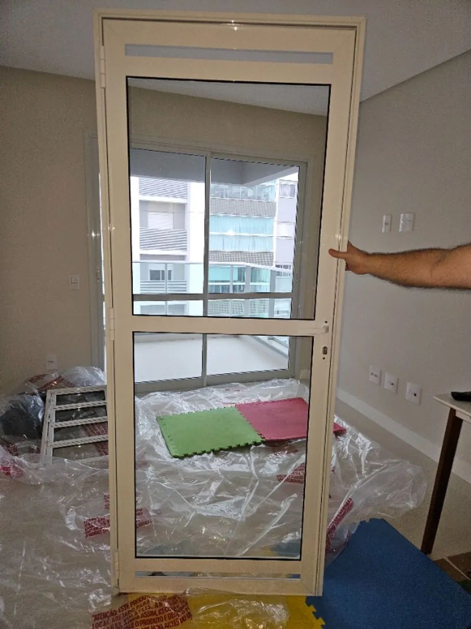 White aluminum frame door64300206066946122