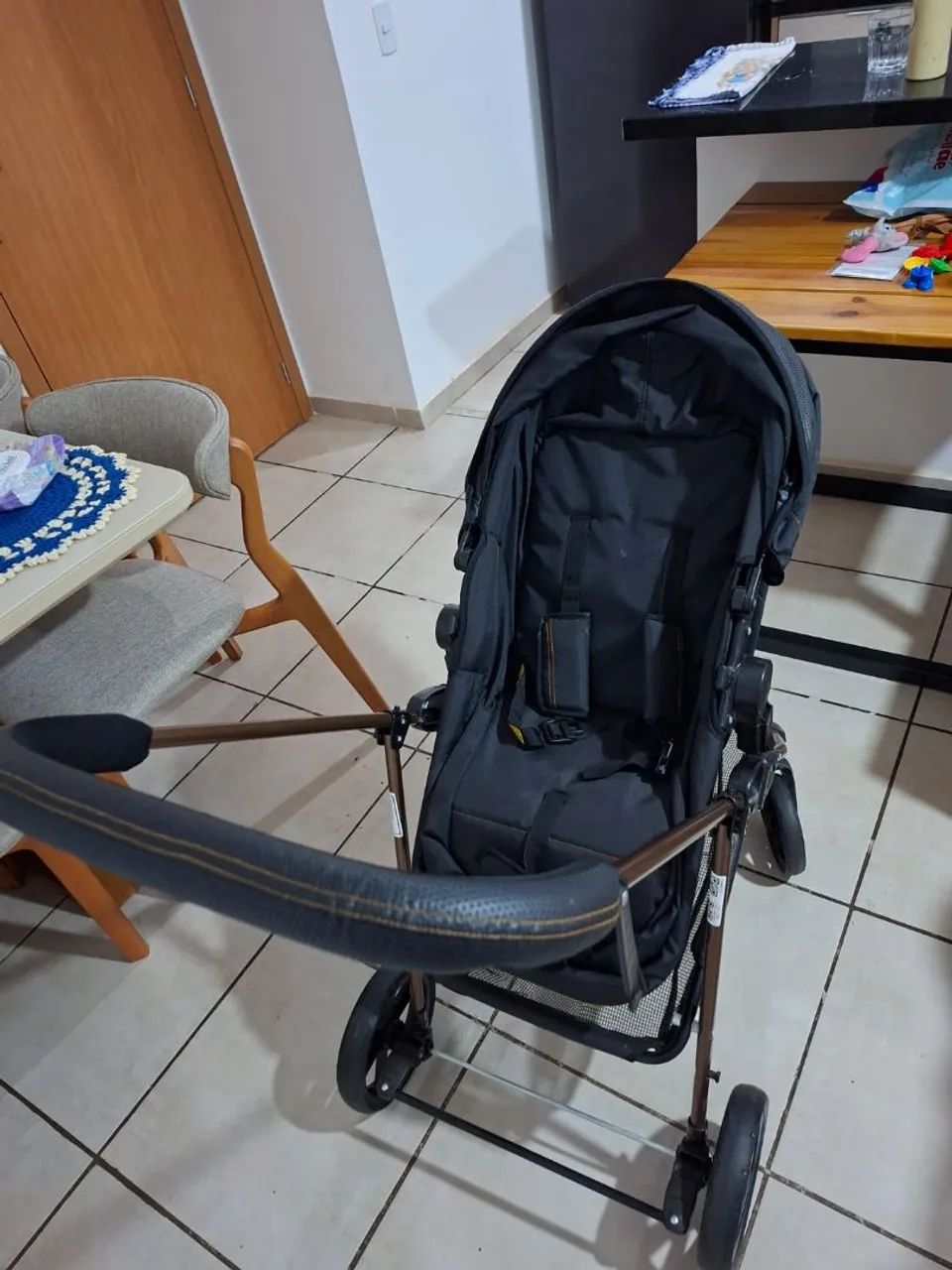 Vendo Carrinho de Bebê com Bebê Conforto - Foto 3