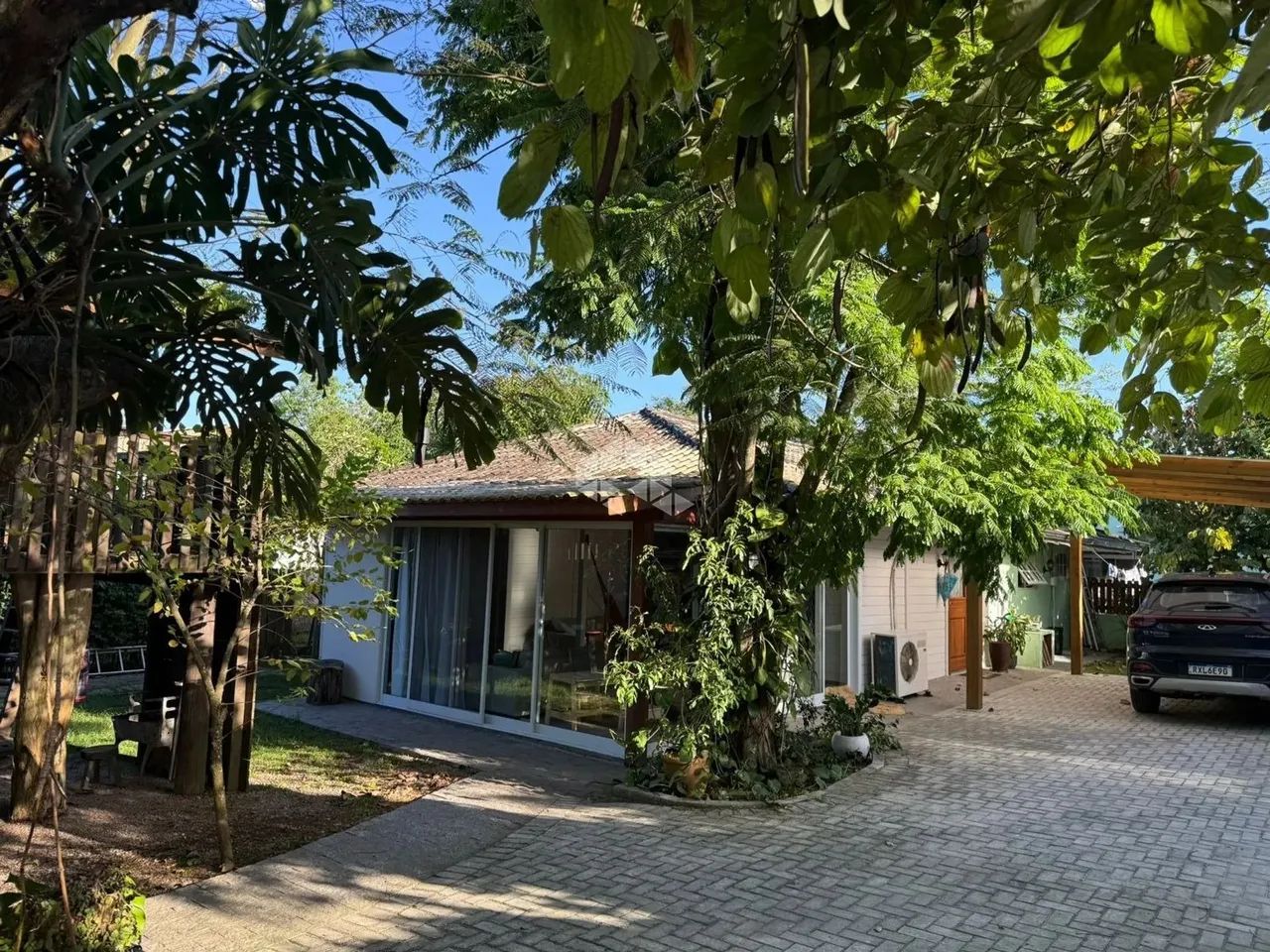 Casa com Piscina Aquecida e Natureza Exuberante em Rio Vermelho, Florianópolis | 2 Suítes  - Foto 2