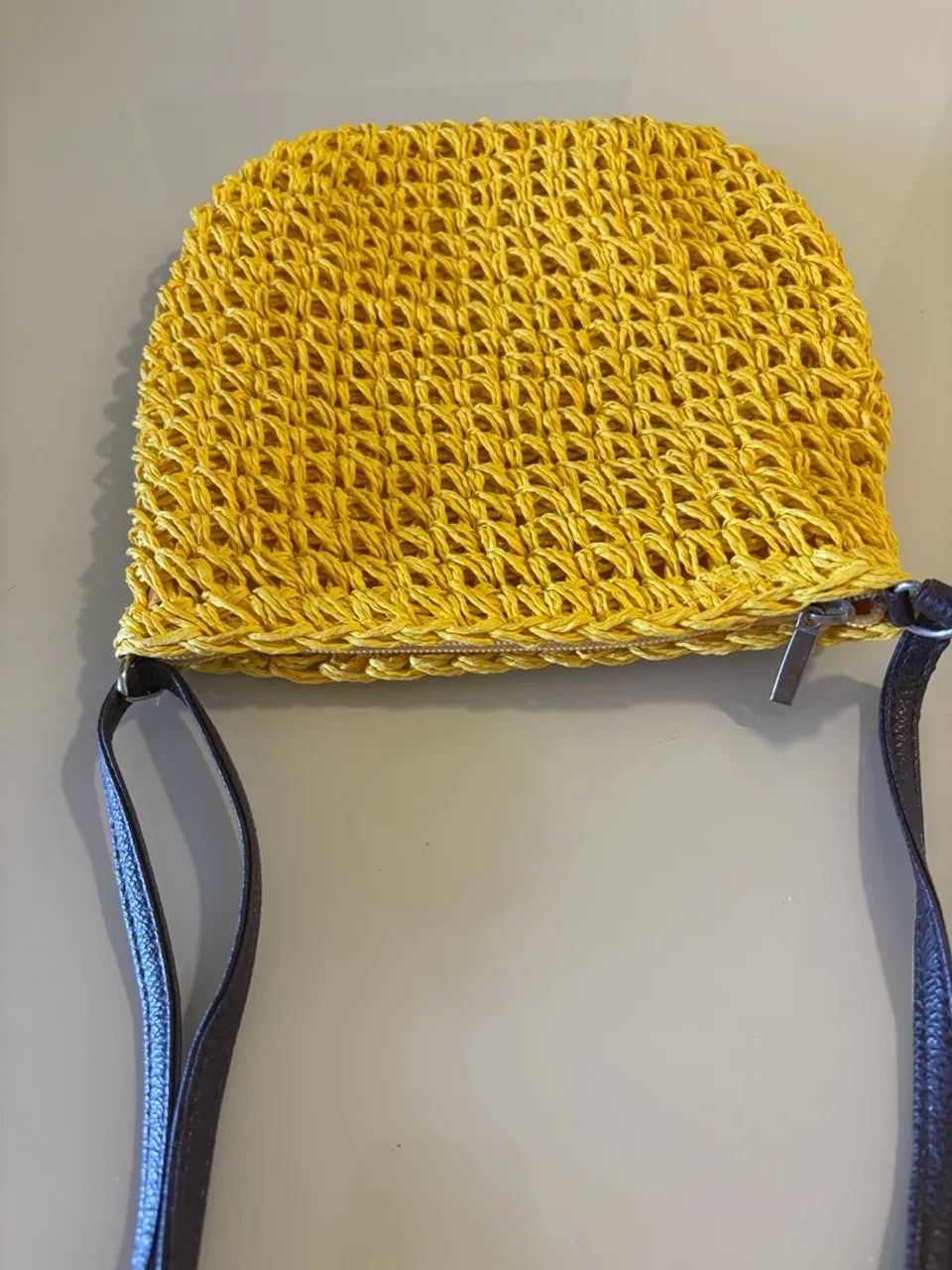 Bolsa de palha amarela com alça marrom  - Foto 2