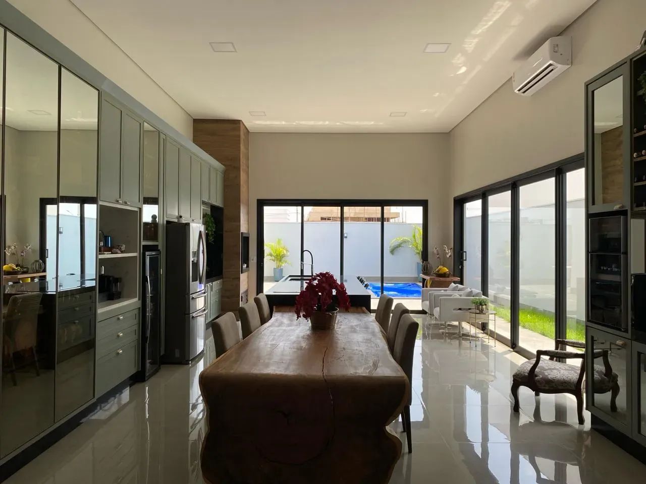 CASA À VENDA COM 3 SUÍTES - CONDOMÍNIO MANACÁ - Foto 3
