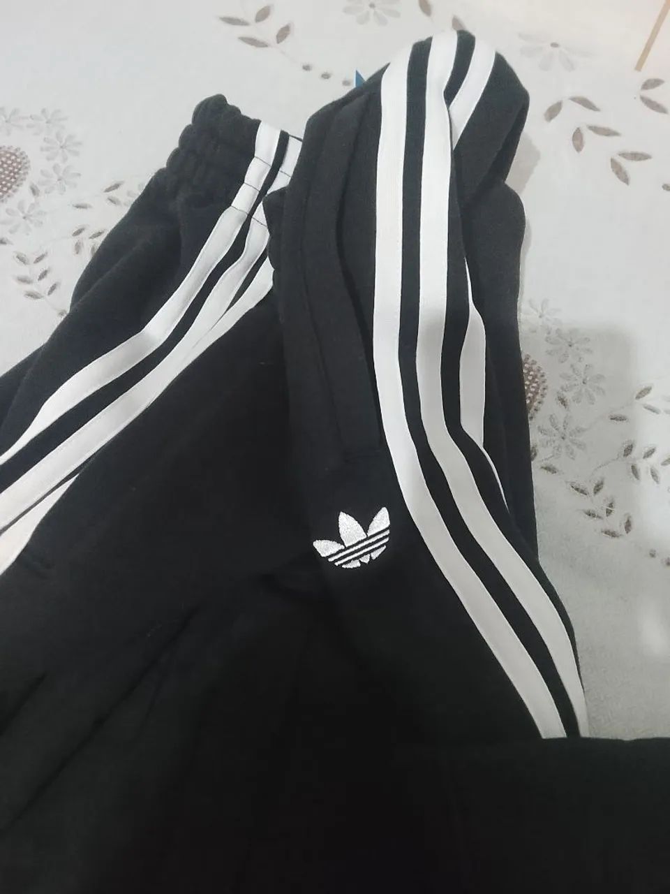Calça Adidas larga três listras - Foto 5