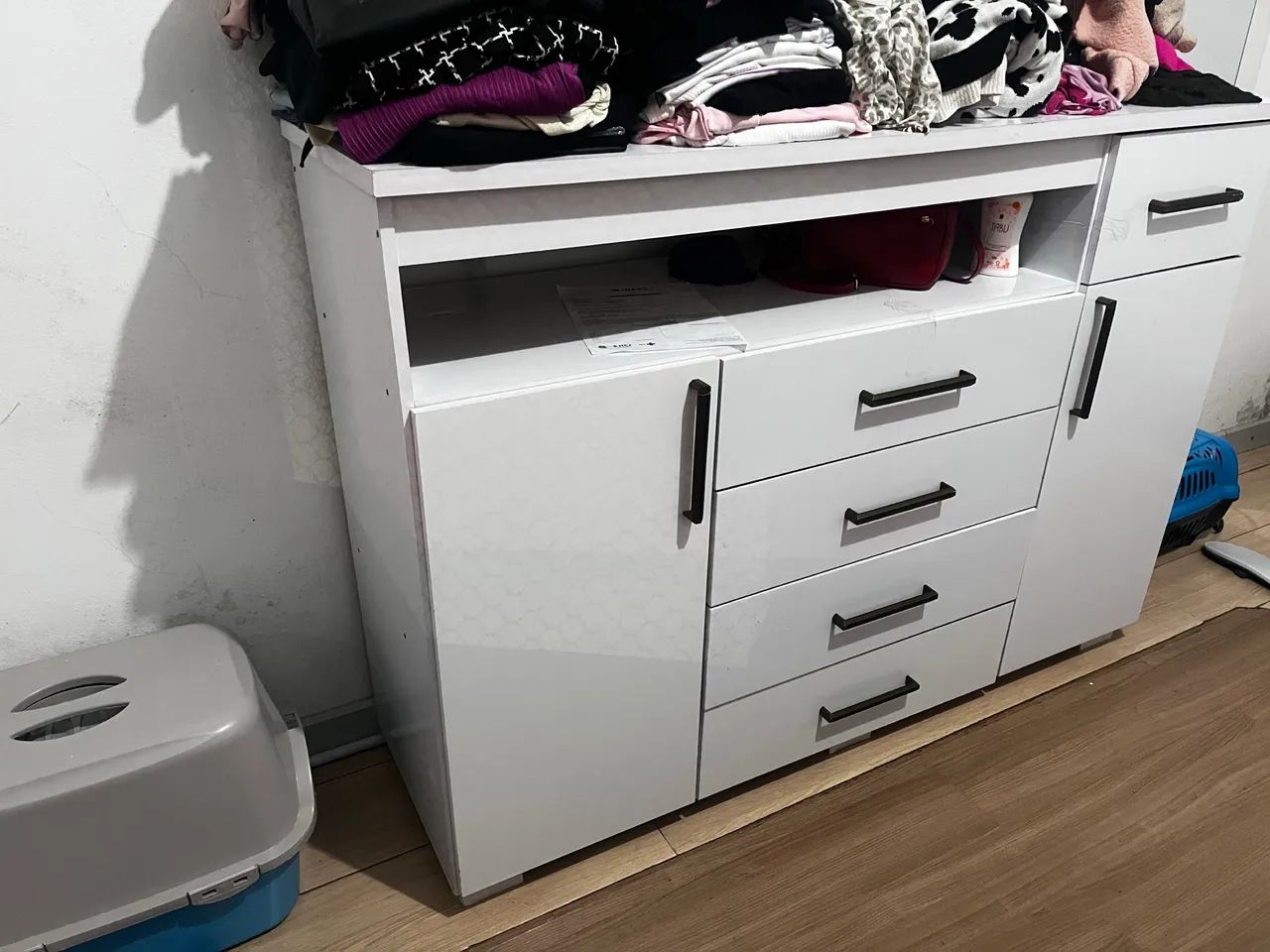 Vendo cômoda com gavetas