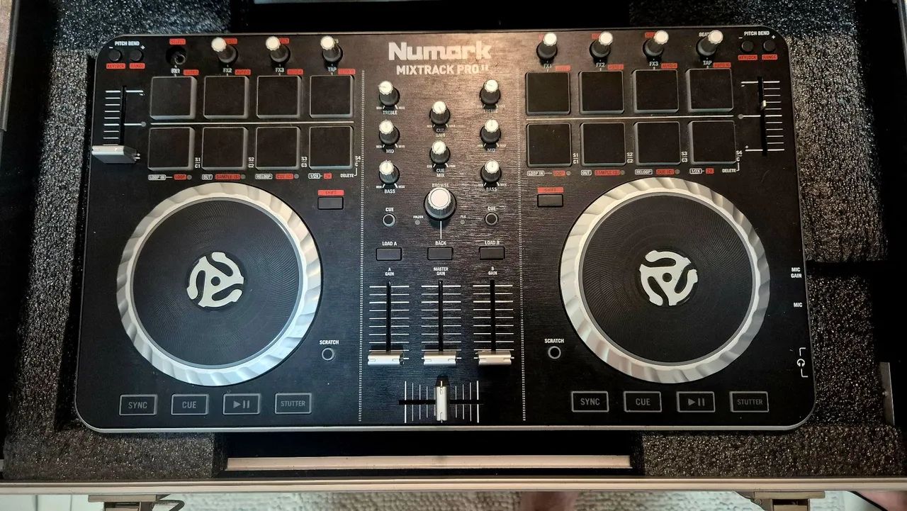 Controladora DJ Numark Mixtrack PRO II