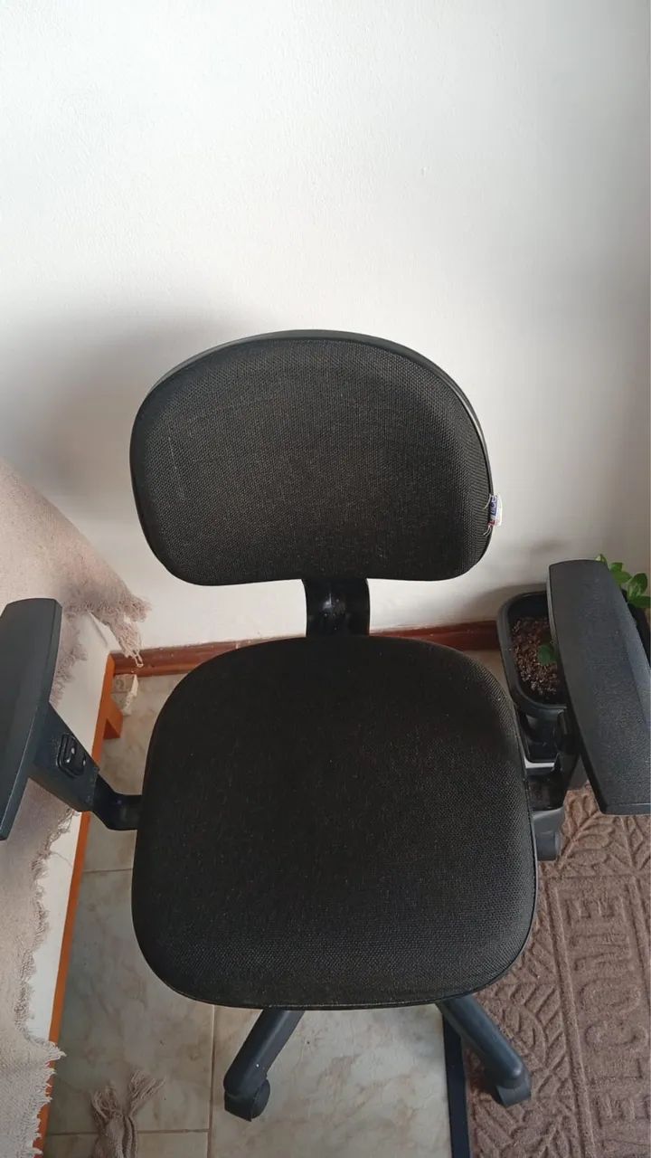 Cadeira de escritório simples