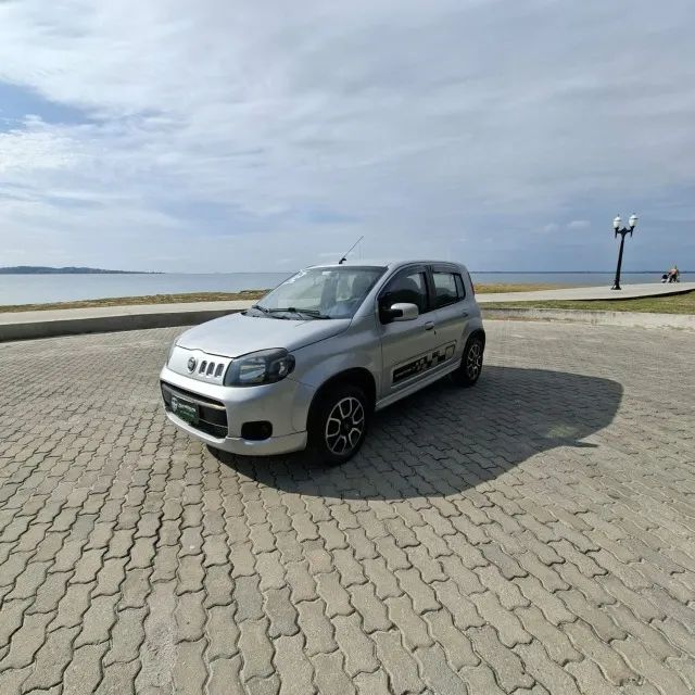 Fiat Uno Sporting 1.4 EVO Fire Flex 8V 4P 2012