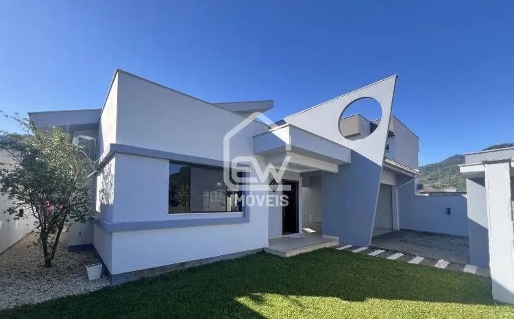 Casa Semimobiliada com 196m² em Schroeder, SC