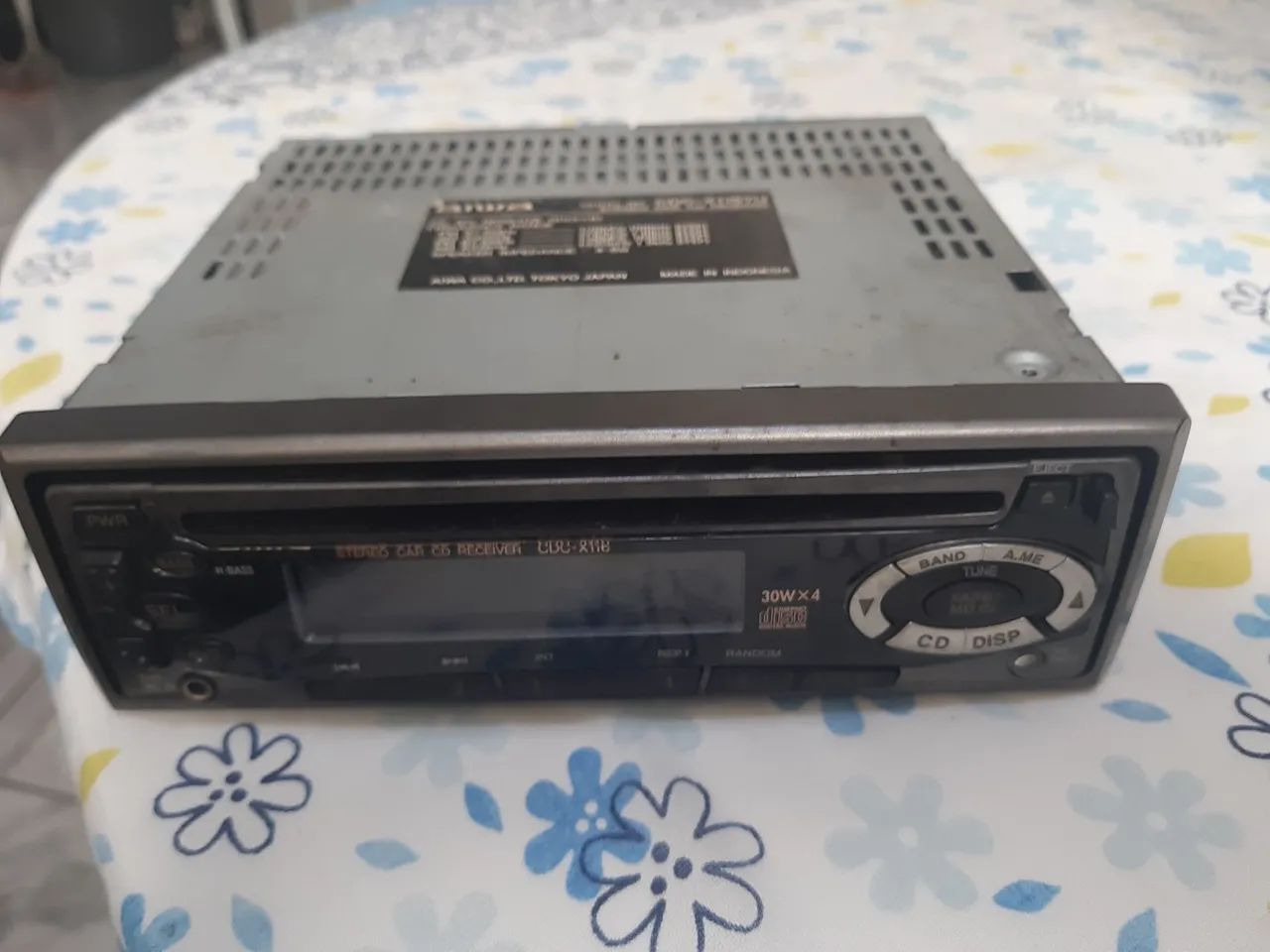 Auto falantes, Tweeter e toca CD.