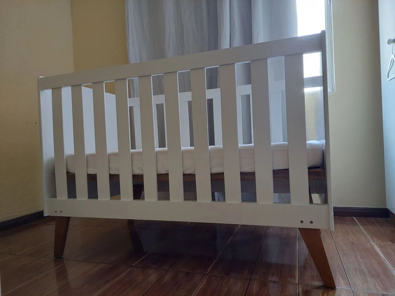 Berço retrô com colchão 