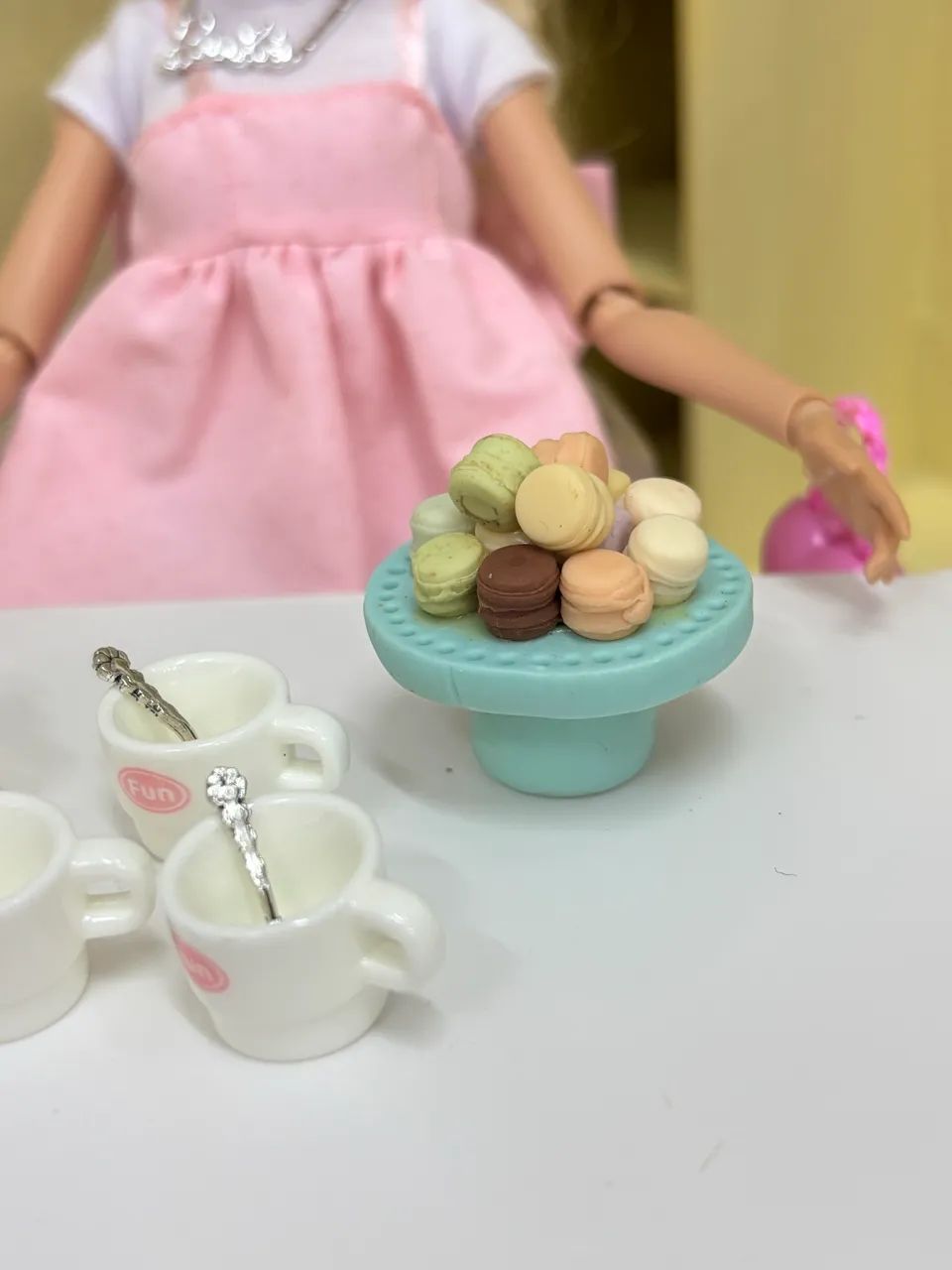Kit xícaras e macarons Barbie - Foto 3