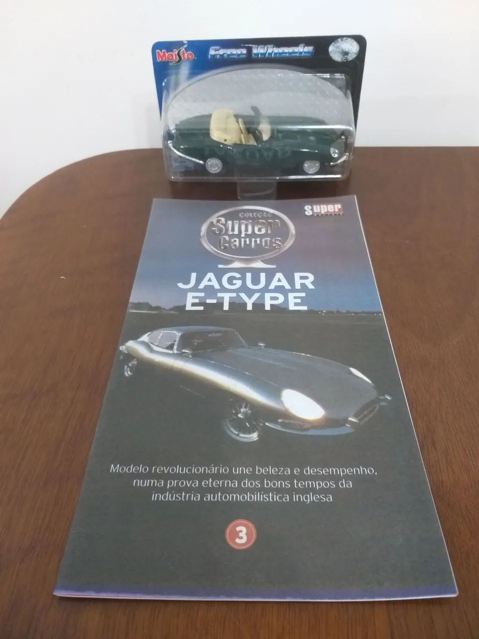 Carro em miniatura Jagur E-Type da coleção Super Carros da Maisto