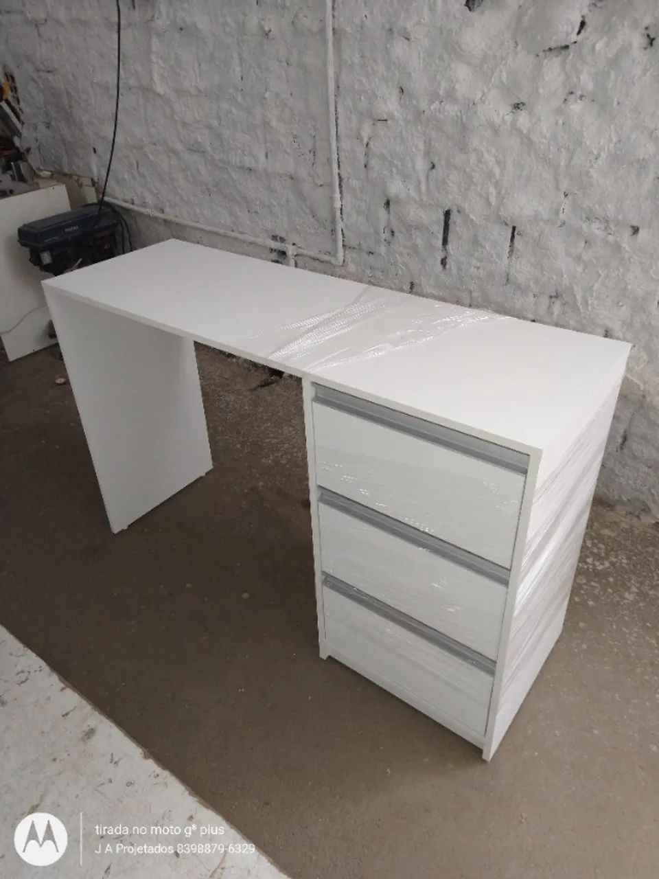 Mesa escrivaninha com 3 gavetas - Foto 2