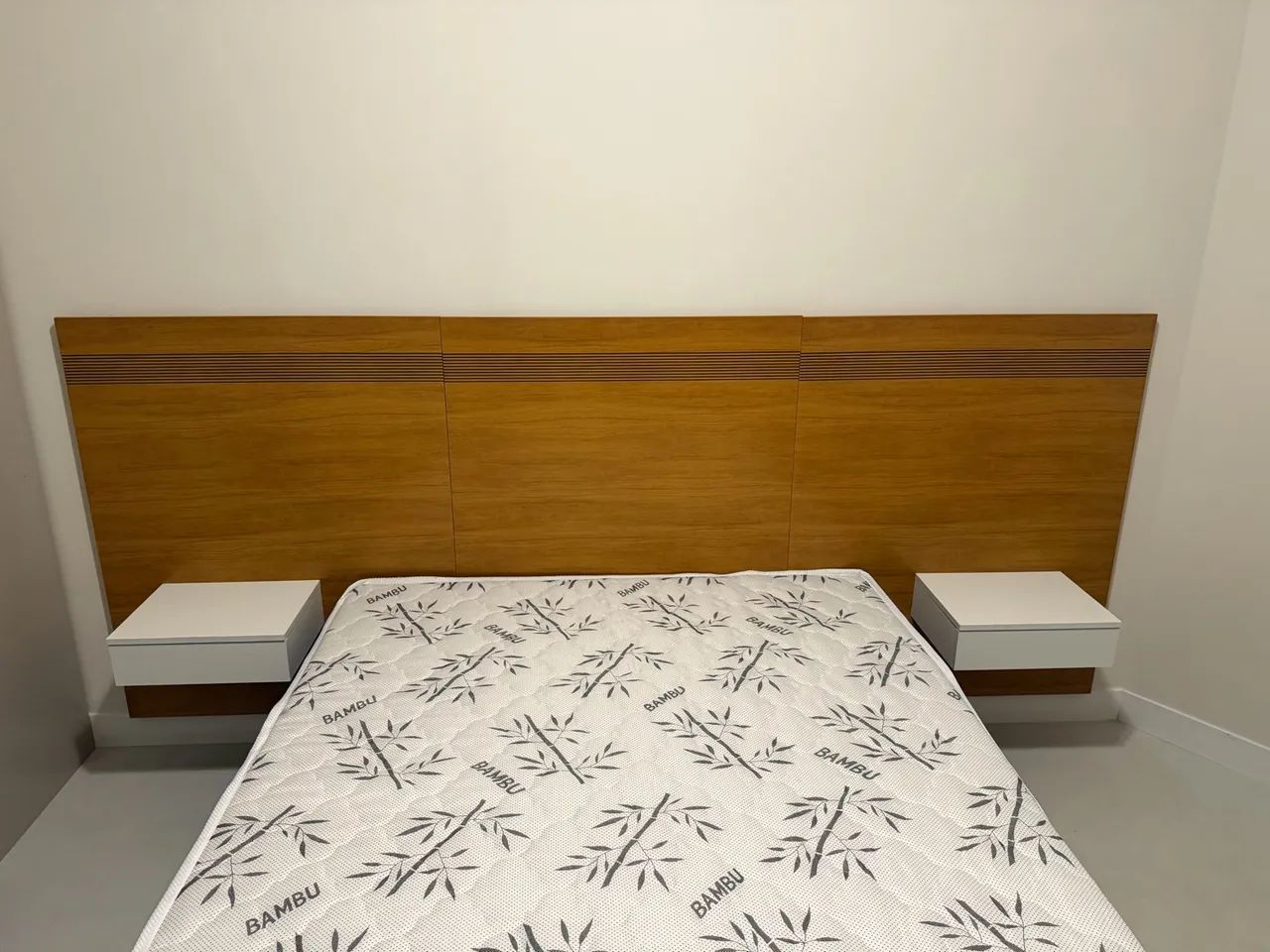 Cabeceira de Cama com LED + 2 Mesas de Cabeceira - NOVA, SEM USO! - Foto 2