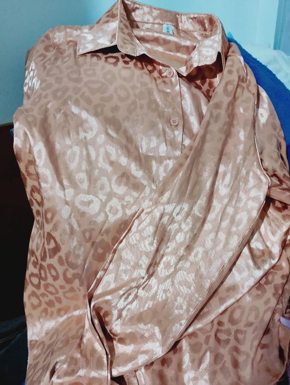 CAMISETA BEGE LUMINOSA