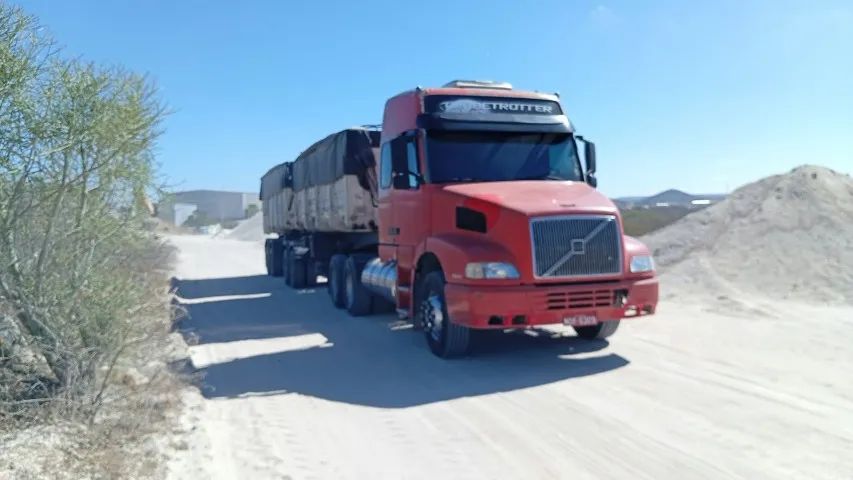 Volvo Nh 2002 completo, trabalhando, todo original - Foto 2