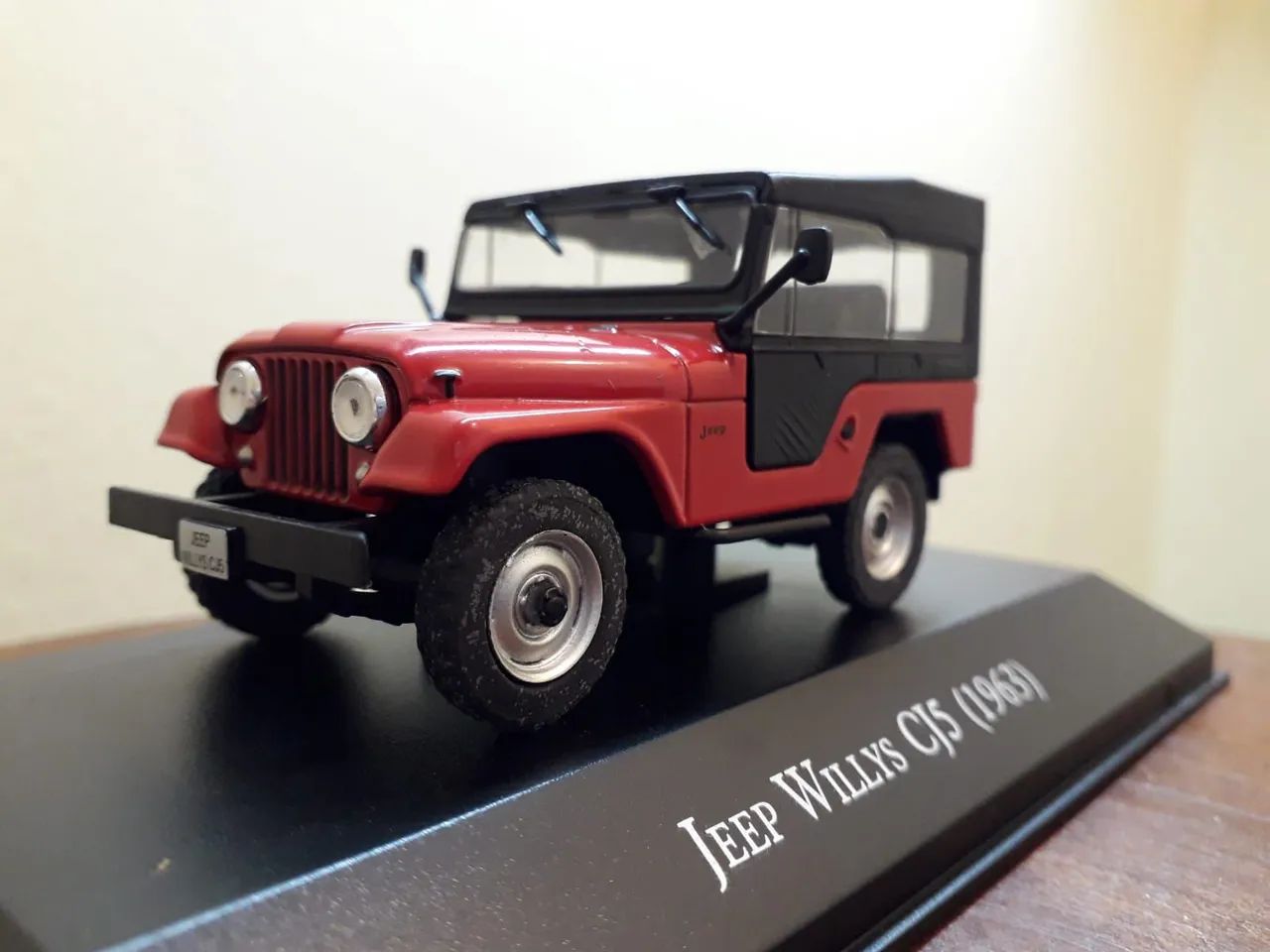 Miniatura Jeep Willys CJ5 INESQUECÍVEIS 