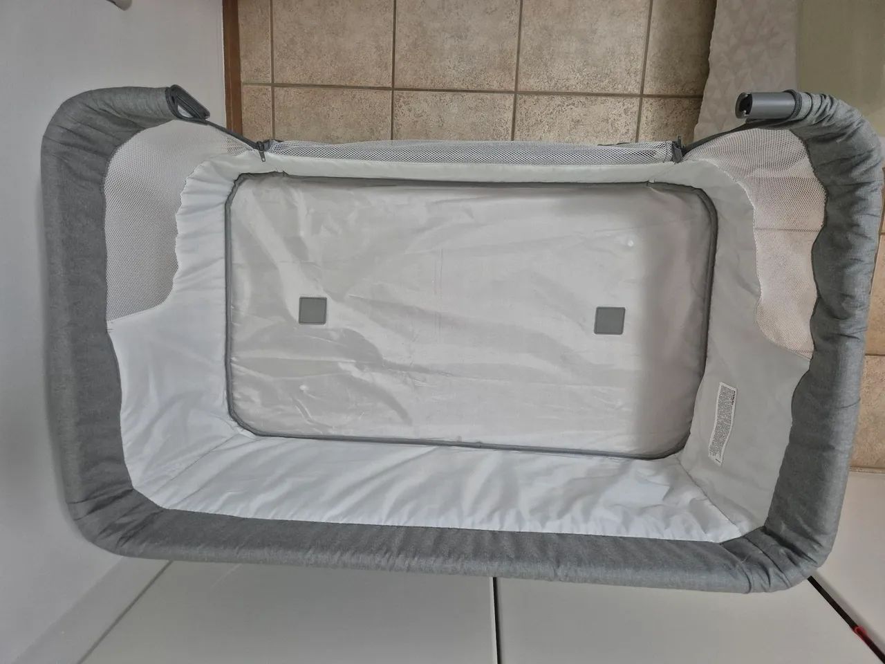 Berço Acoplado Voyage, em estado de novo, com colchão e mosquiteiro  - Foto 4