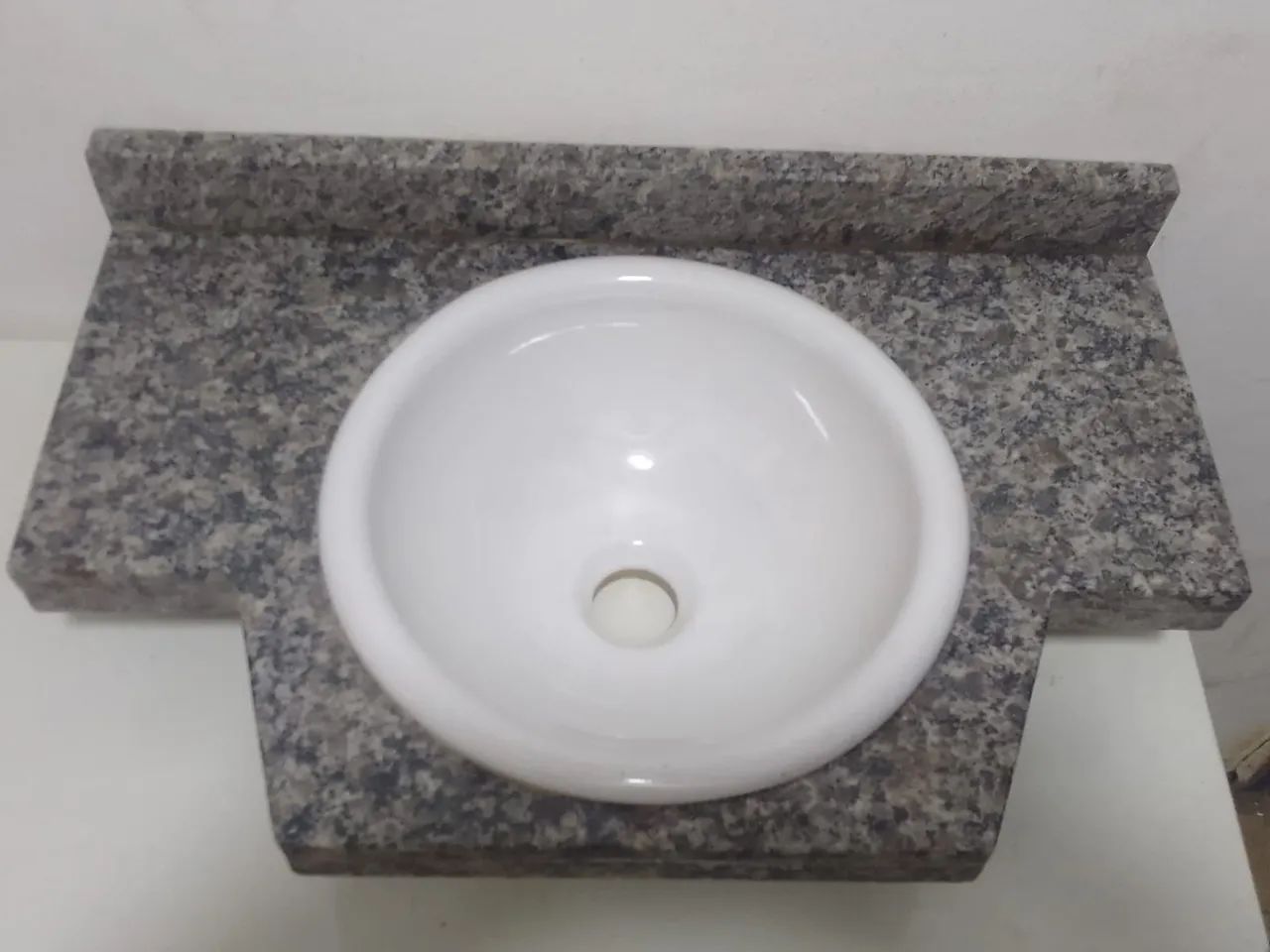 Lavatório Granito Cuba de Louça Redonda Pronto para ser Instalado