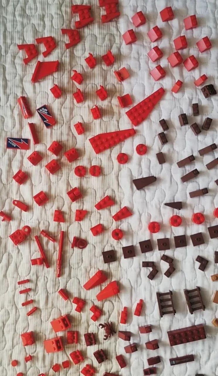 350 peças de LEGO - Tons vermelho e marrom. Diversos formatos. - Foto 4