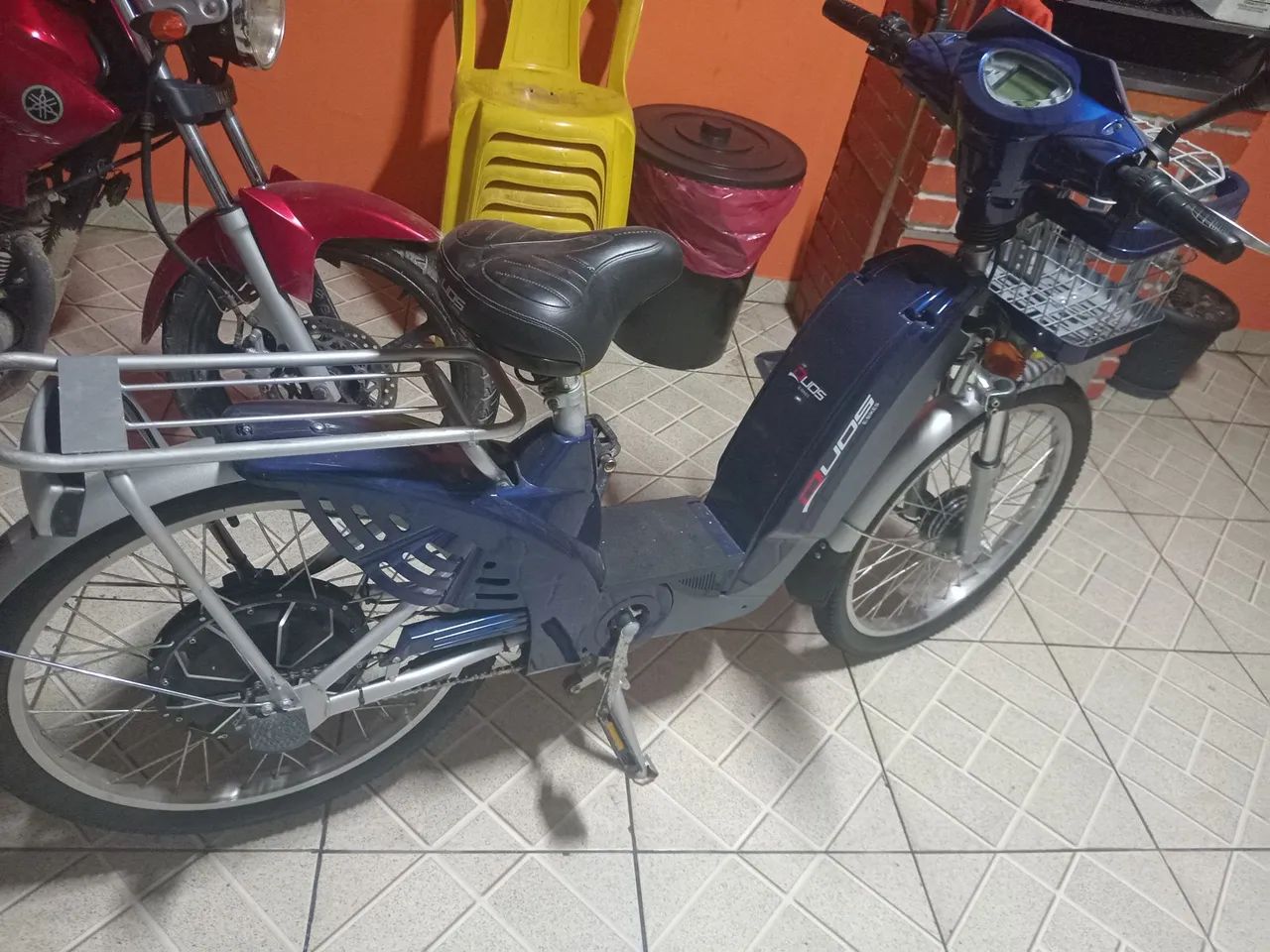 Bicicleta Elétrica E-Maxx Duos 800W Entrada USB Alarme e Seta cor azul - Foto 9