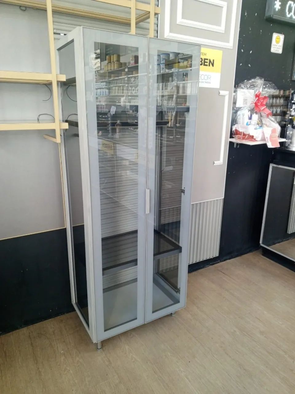 Cristaleira sob medida 