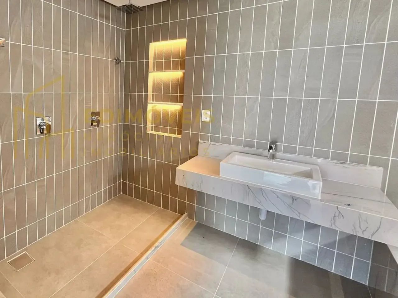 Linda casa duplex com 4 quartos e 3 suítes no Jacuhy - Oportunidade imperdível! - Foto 3