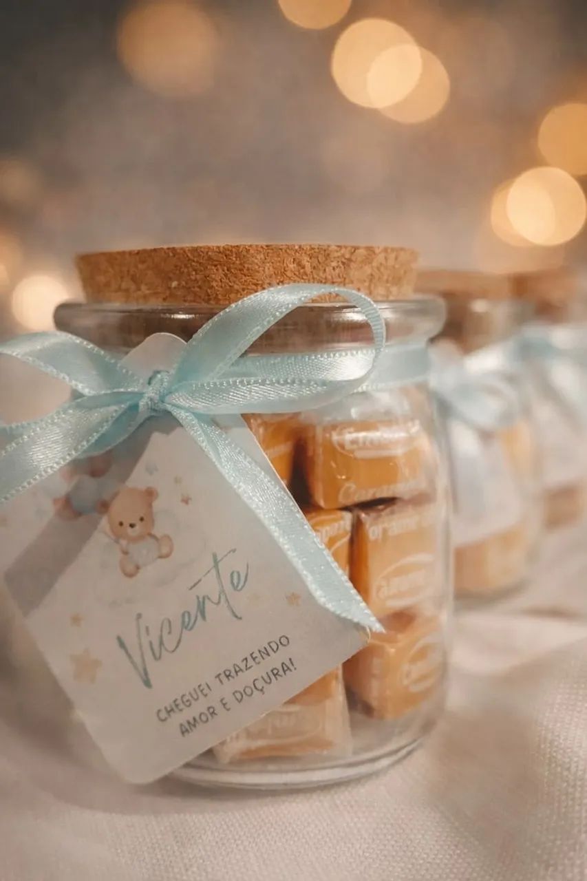 Lembrancinhas frasco de vidro com rolha e doces caramelos - Foto 4
